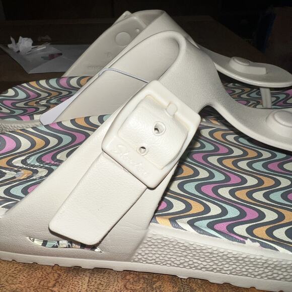 NWT Skechers FOAMIES Arch Fit Cali Breeze 2.0 Thong Sandal Printed Beige Size 8 - Picture 5 of 9